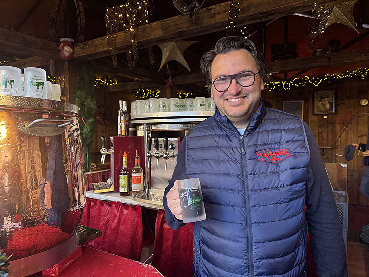 Punschstüberl auf dem Christkindlmarkt 2024 am Münchner Marienplatz